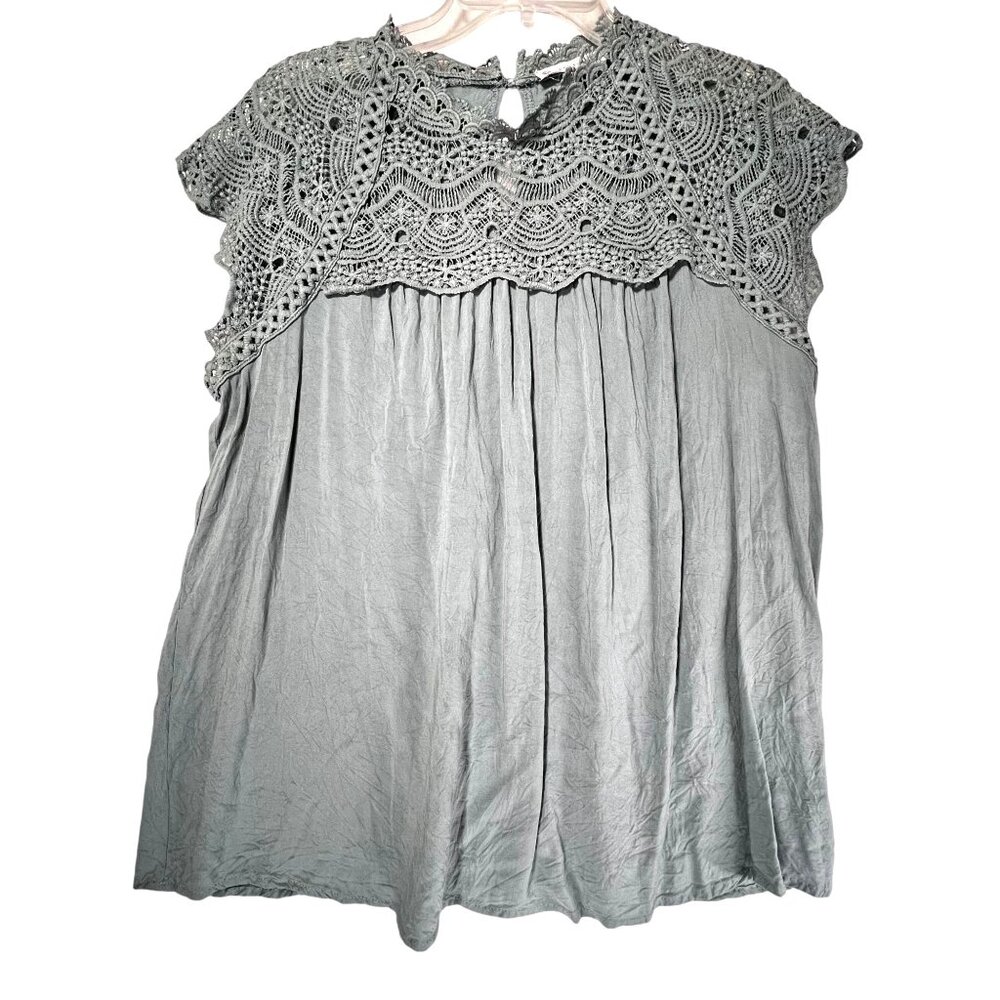 FSL Apparel Green Crochet Lace Yoke Sleeveless Tunic Blouse Top Button Closure